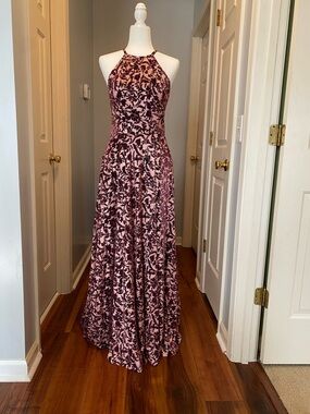Betsy & Adam Pink Maxi Dress with Burgundy Floral Velvet
Burnout